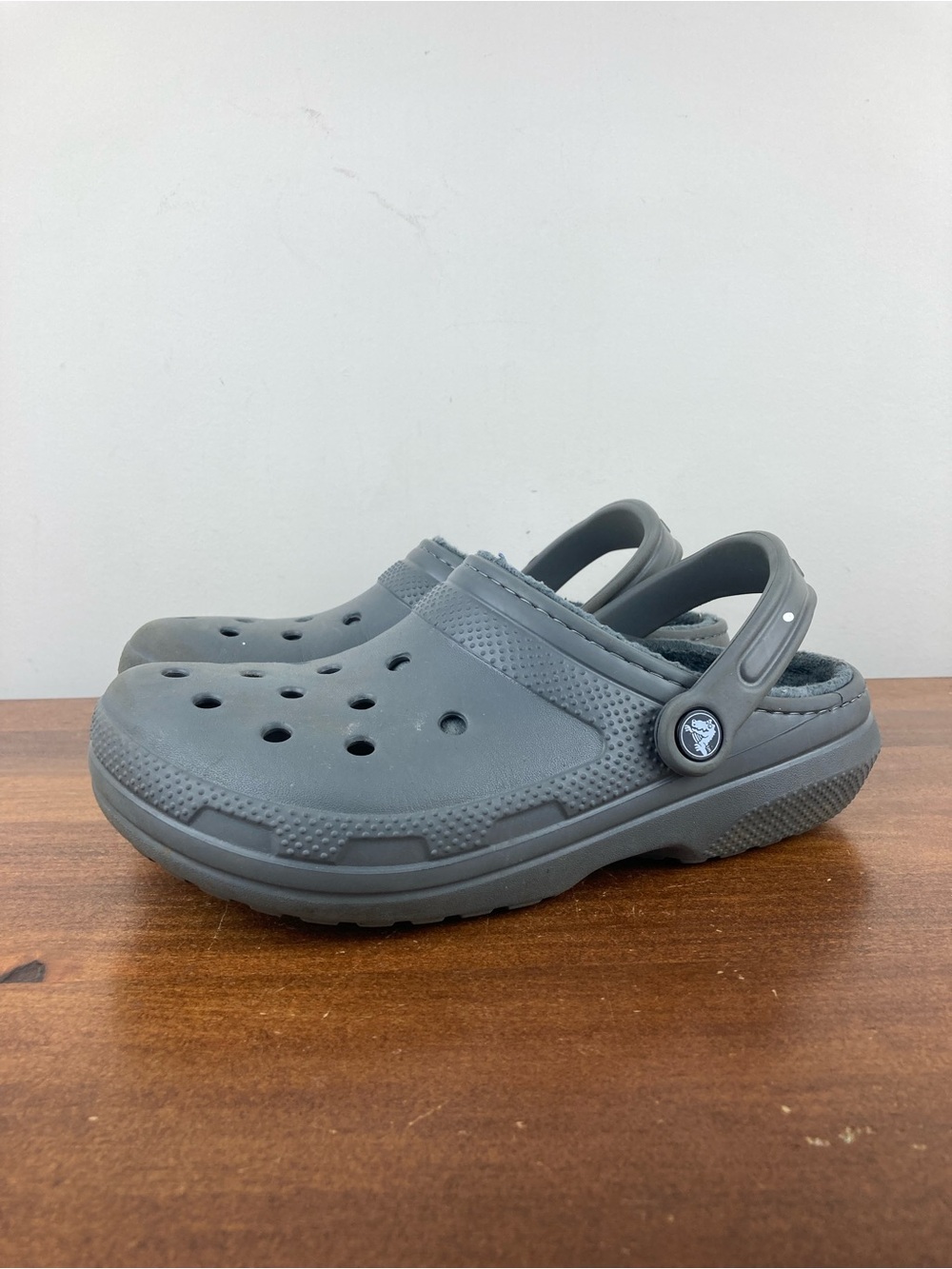 CROCS Classic Faux Fur Lined Gray Clogs 203591 Unisex Size Men 6 / Women 8.